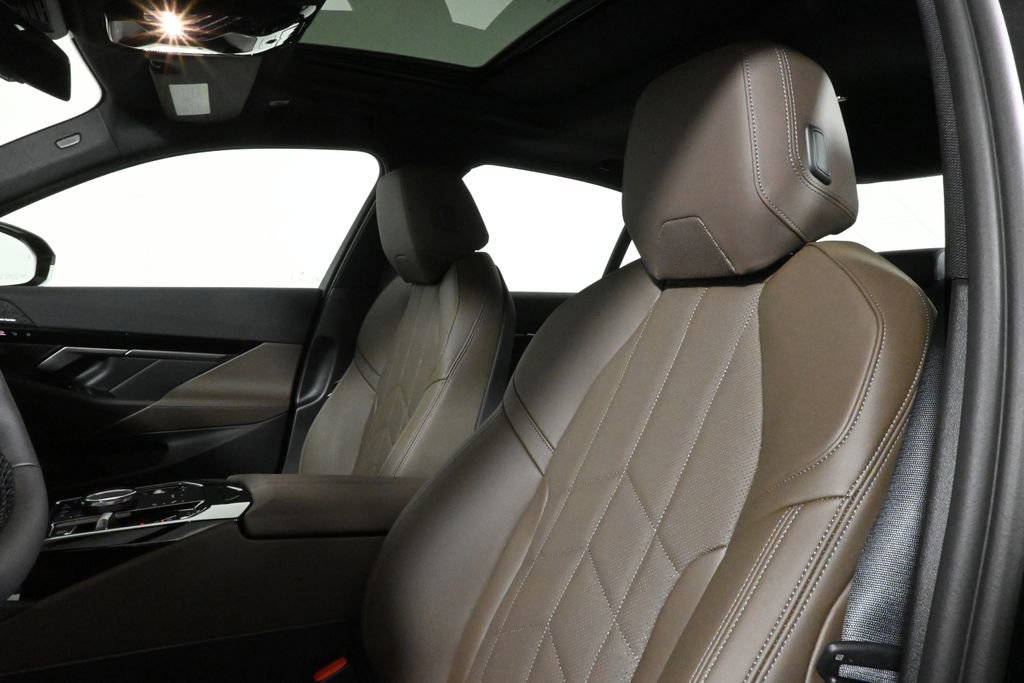 Used 2026 BMW 530i xDrive w/ Premium Package image 16