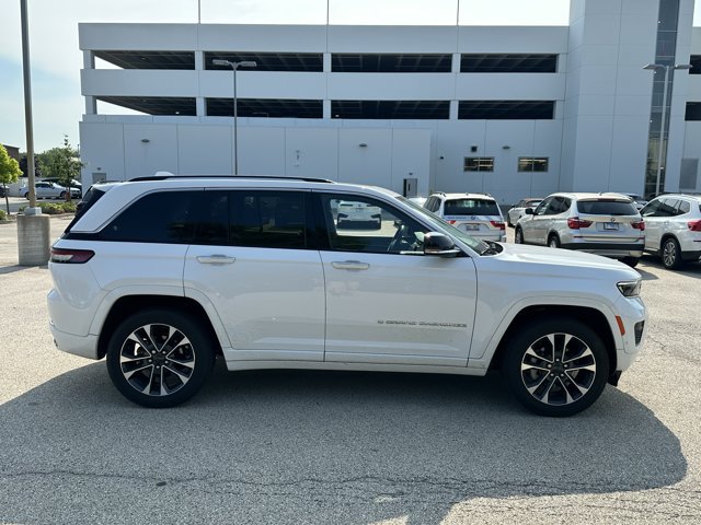Used 2023 Jeep Grand Cherokee Overland AWD/4WD image 4