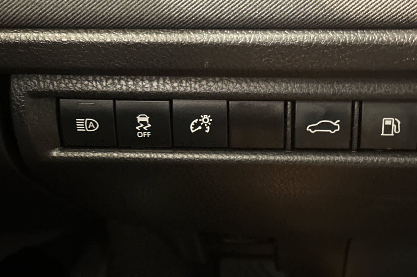 Used 2025 Toyota Camry LE FWD image 32