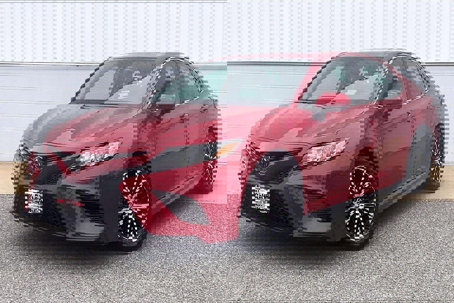 Used 2020 Toyota Camry SE image 2