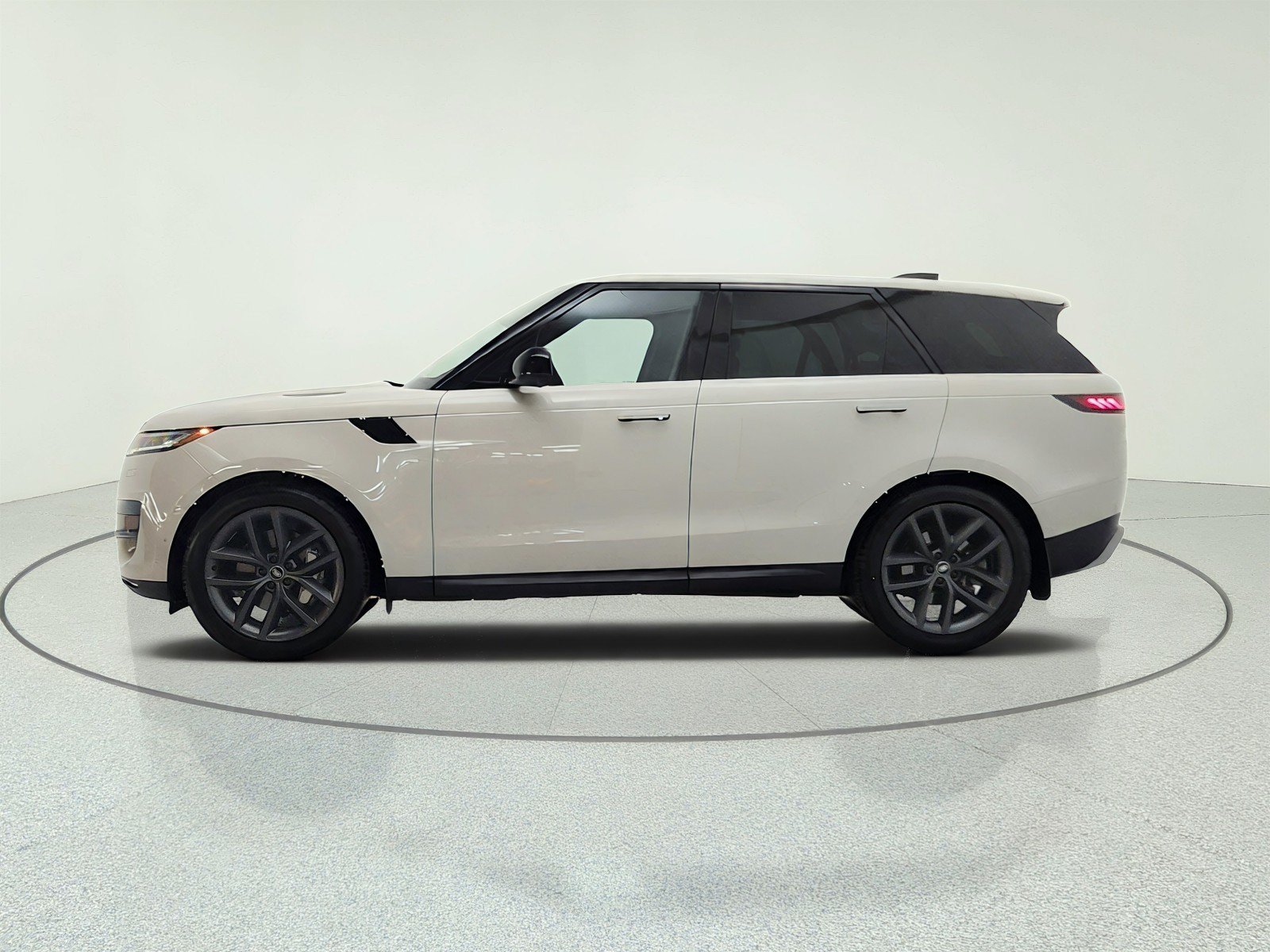 Used 2025 Land Rover Range Rover Sport SE AWD/4WD image 8