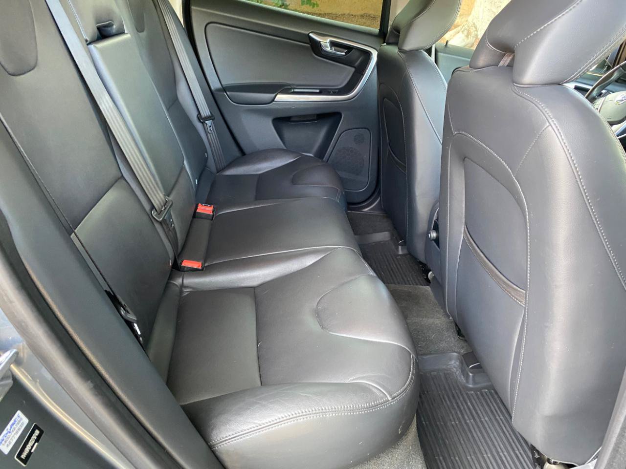 Used 2016 Volvo XC60 T6 Platinum FWD image 45