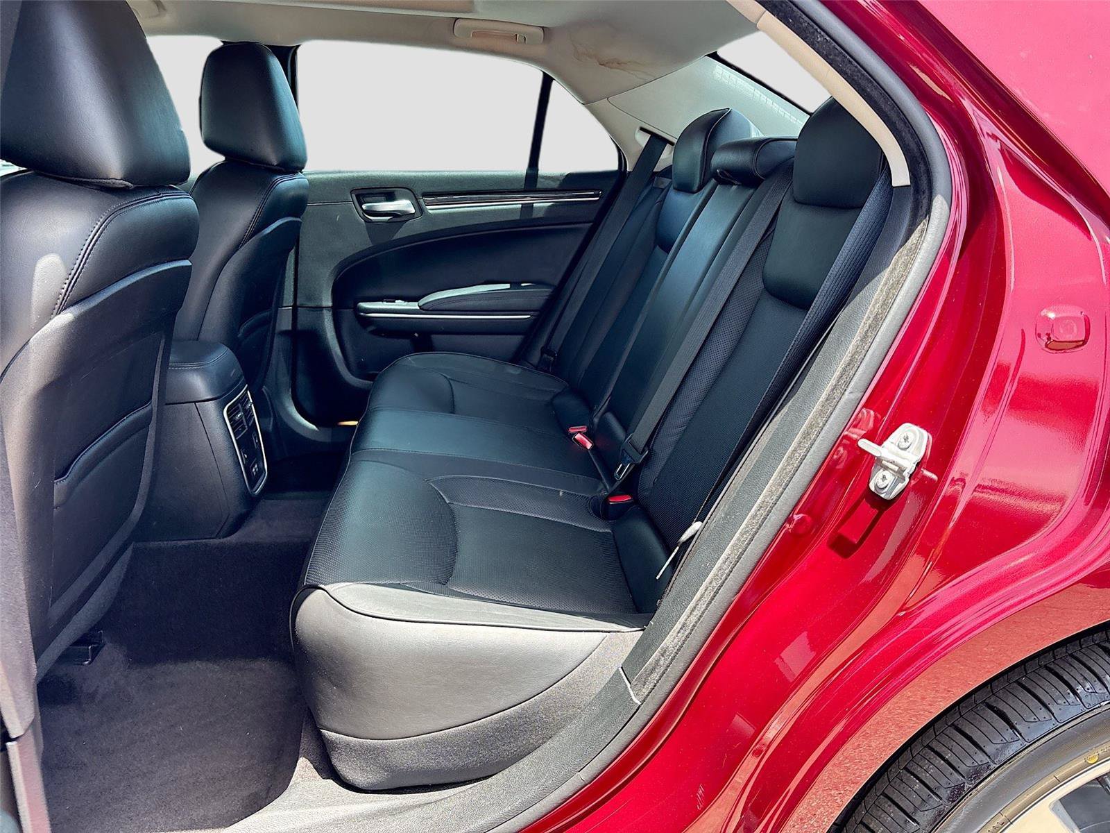 Used 2018 Chrysler 300 Limited w/ Safetytec Plus Group RWD image 25