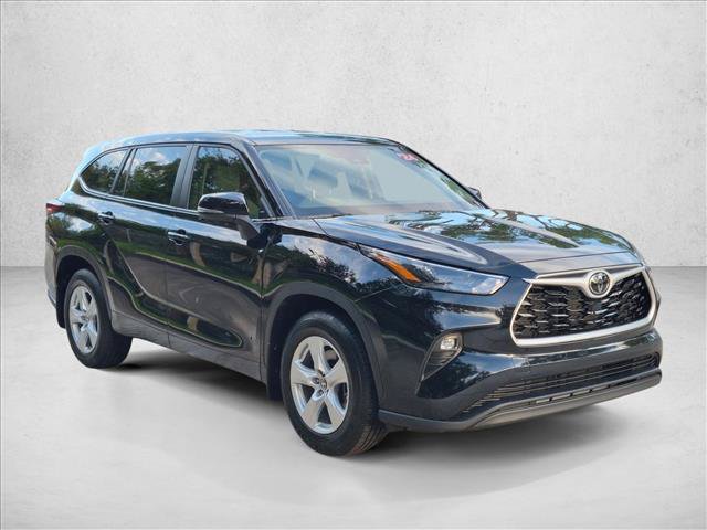 Certified 2024 Toyota Highlander LE FWD image 3