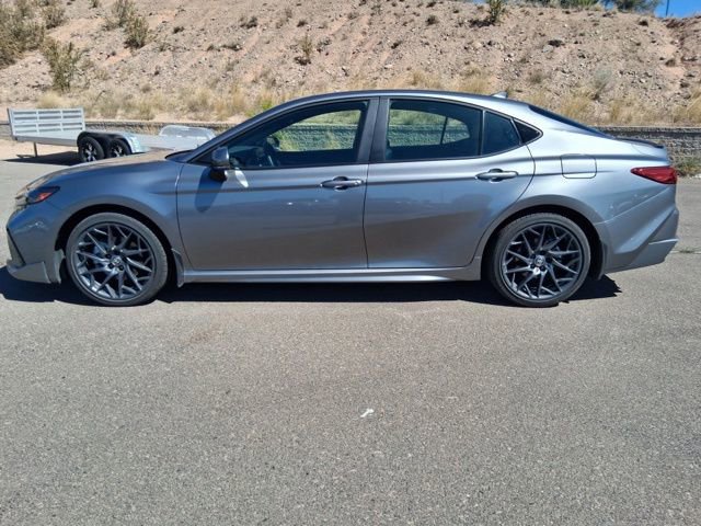 Used 2025 Toyota Camry XSE FWD image 3