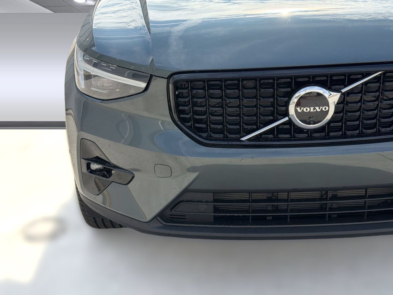 New 2026 Volvo XC40 B4 Plus w/ Protection Package Premier FWD image 11