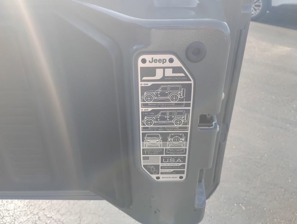 Used 2022 Jeep Wrangler Unlimited Rubicon w/ Cold Weather Group image 17