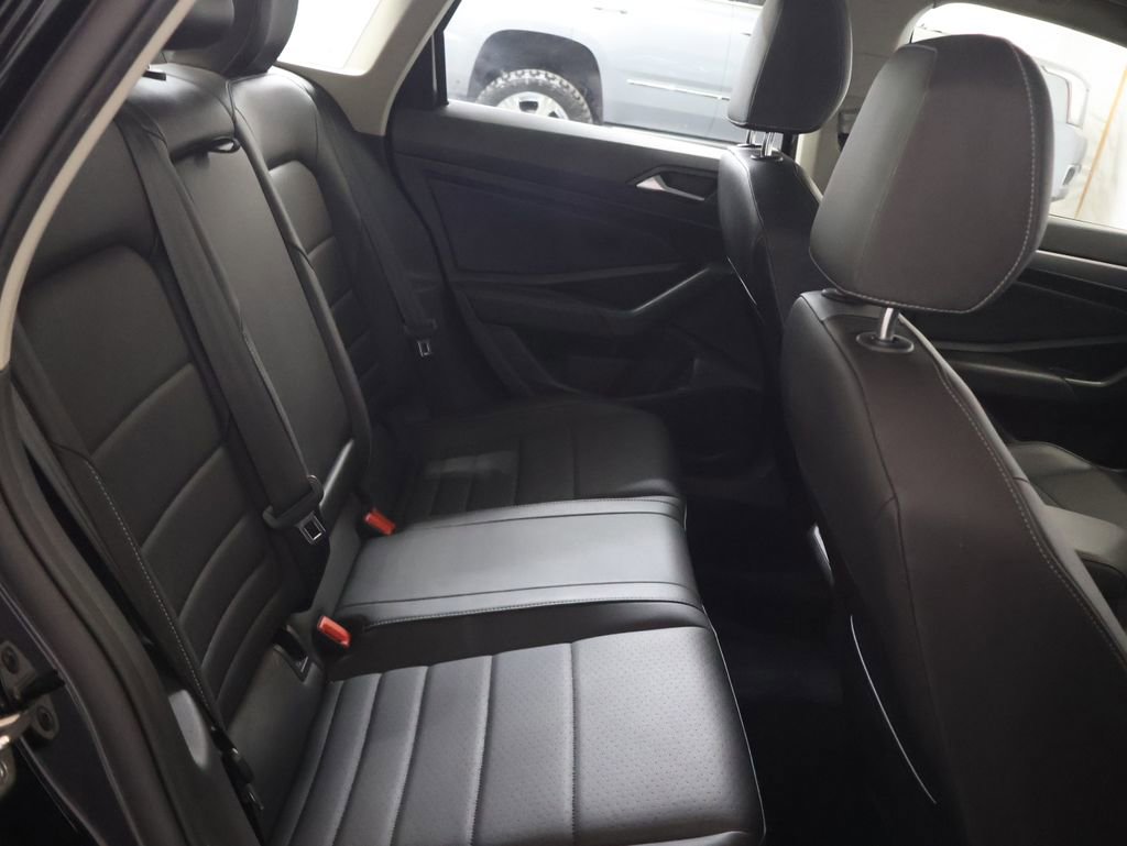 Used 2021 Volkswagen Jetta SE w/ SE Cold Weather Package image 13