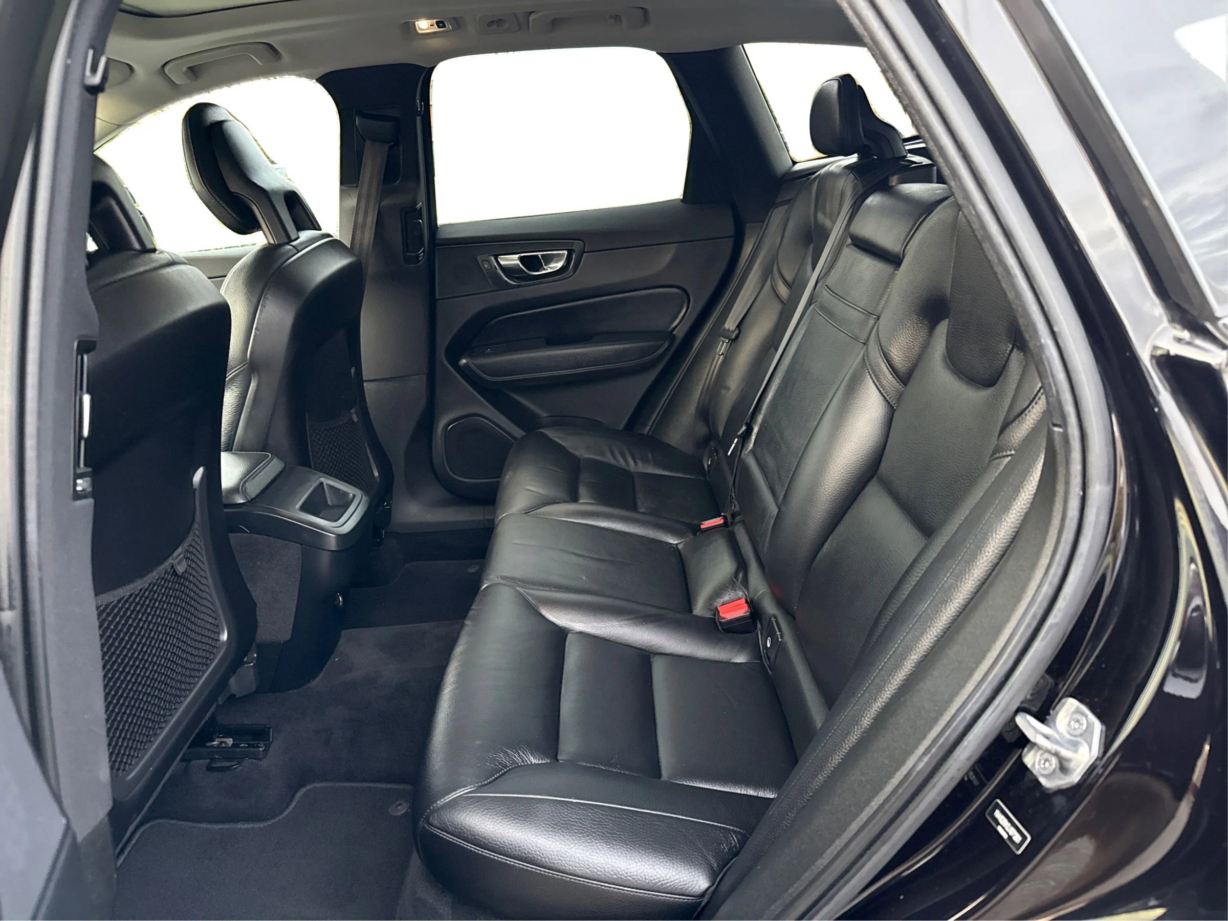 Used 2018 Volvo XC60 T5 Momentum w/ Vision Package AWD/4WD image 10