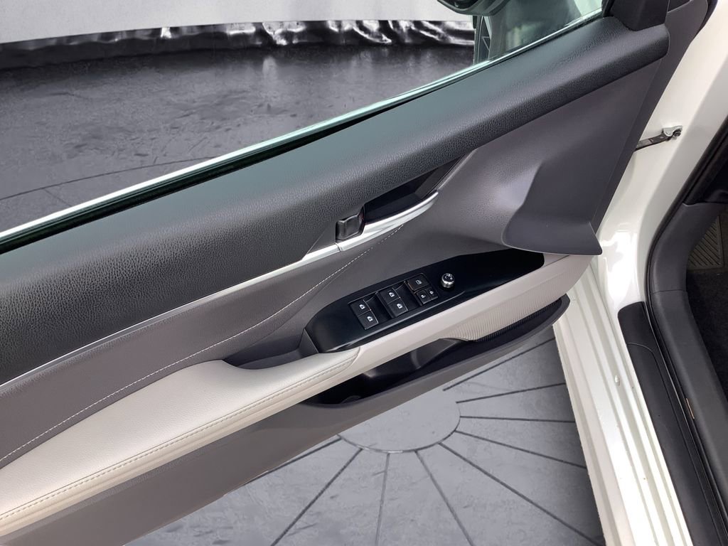 Used 2018 Toyota Camry XSE image 23
