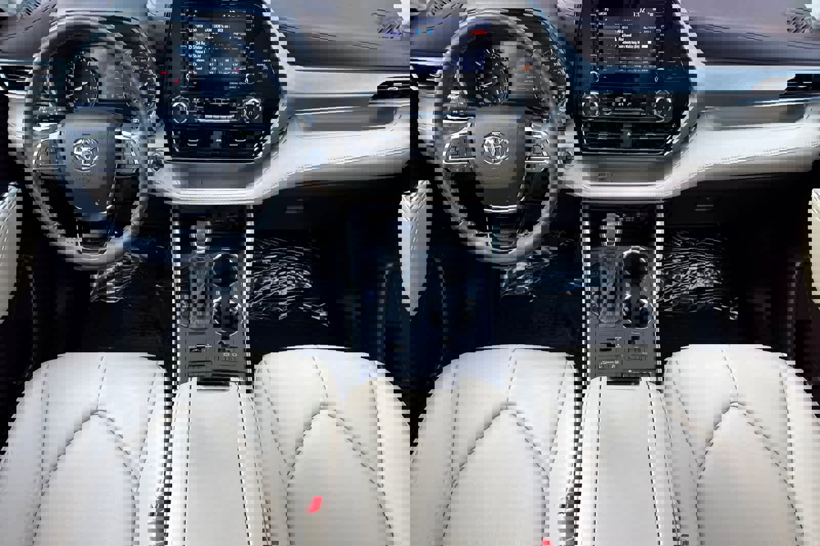 Used 2021 Toyota Highlander XLE image 3