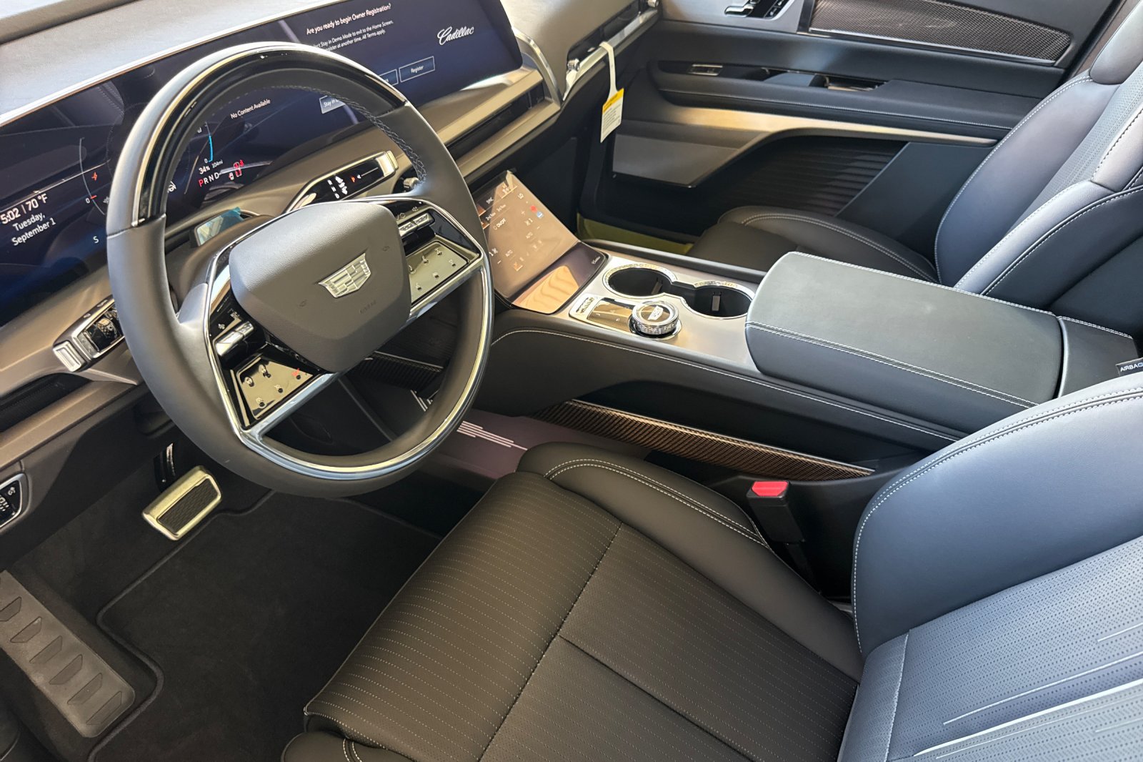 New 2027 Cadillac Vistiq Luxury w/ LPO, Floor Liner Package AWD/4WD image 10