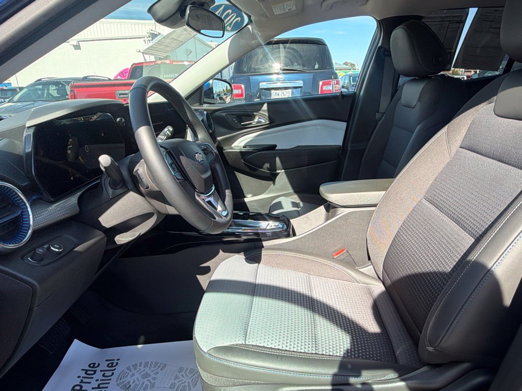 Used 2024 Chevrolet Trax LT w/ Driver Confidence Package FWD image 31