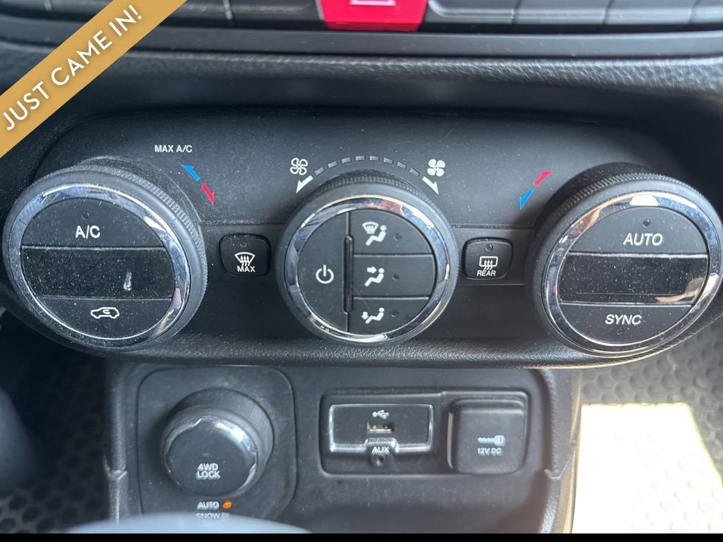 Used 2017 Jeep Renegade Latitude w/ Popular Equipment Group AWD/4WD image 11