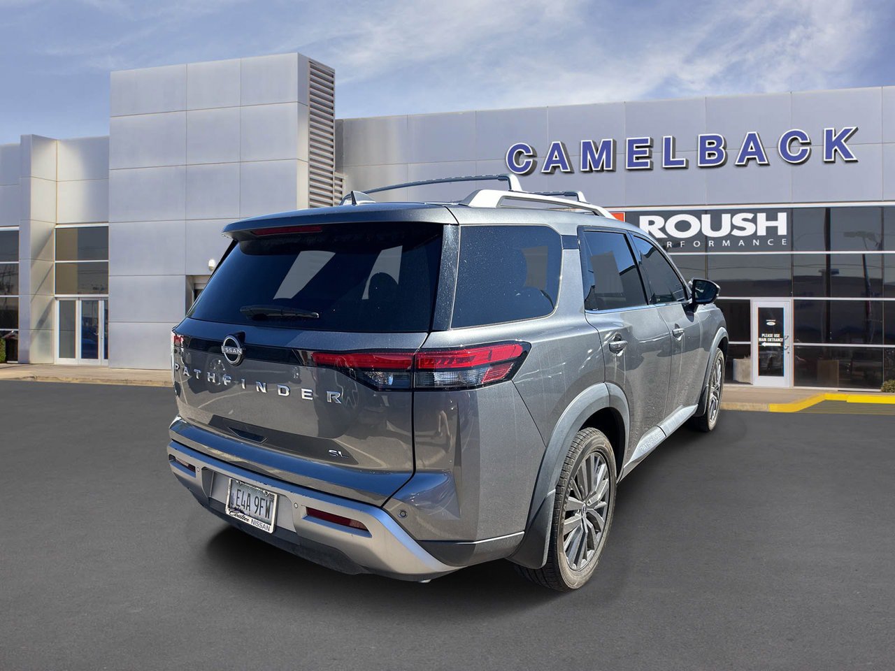 Used 2024 Nissan Pathfinder SL w/ SL Premium Package FWD image 5