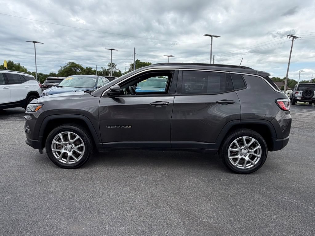 Used 2023 Jeep Compass Latitude AWD/4WD image 4