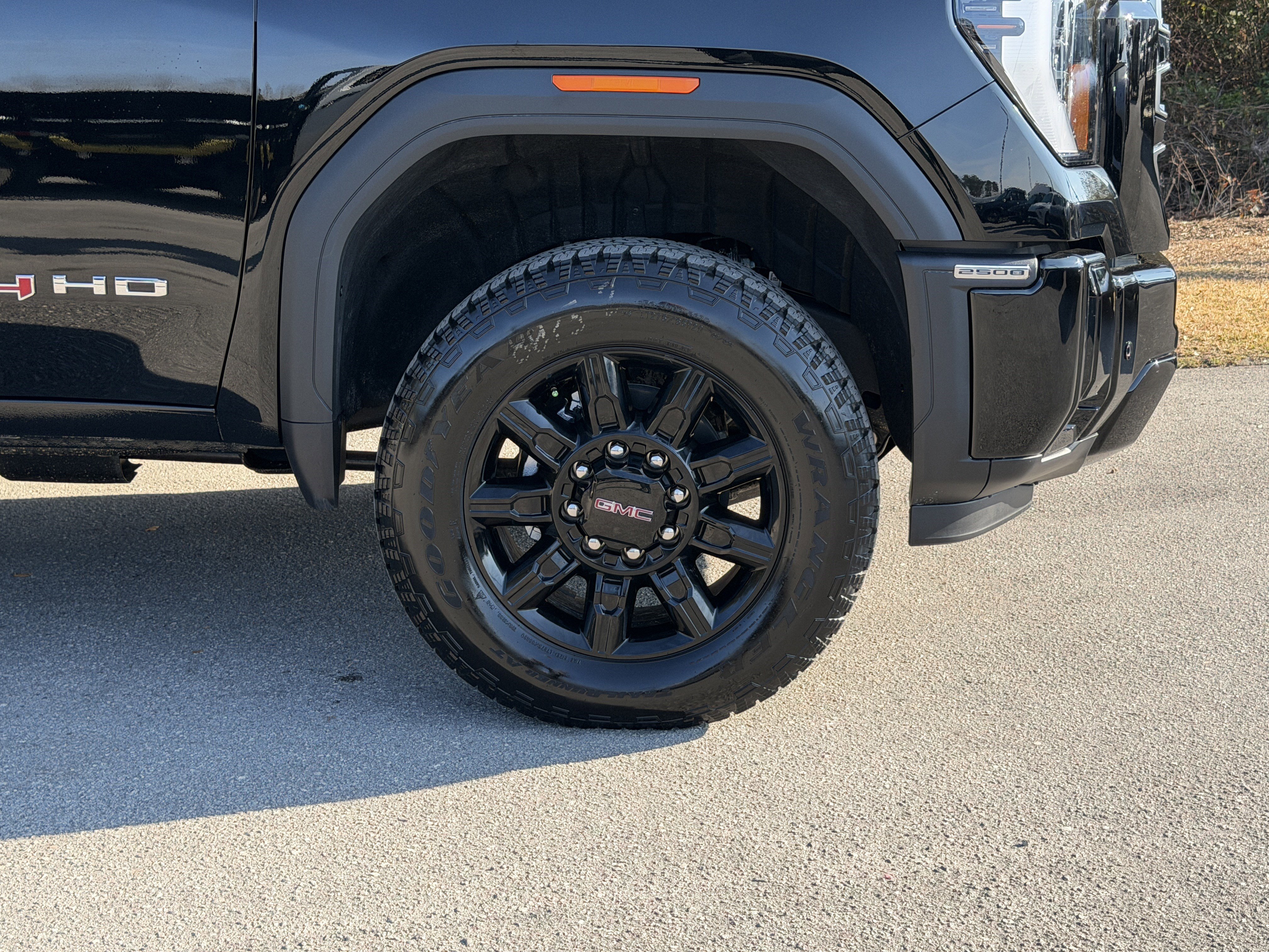 New 2026 GMC Sierra 2500 AT4 w/ Technology Package image 6
