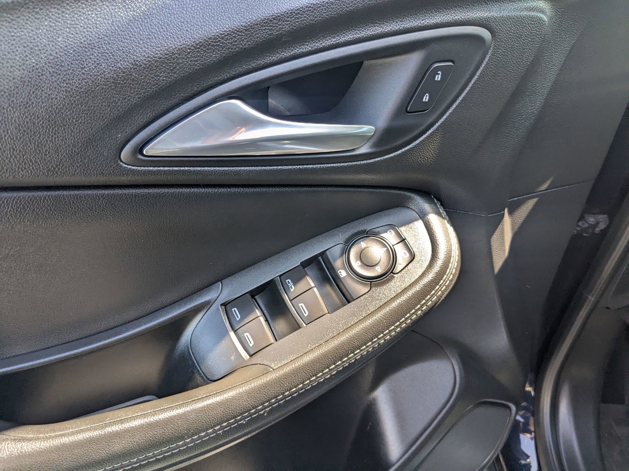 Used 2021 Buick Encore GX Preferred w/ Sport Touring Package FWD image 12