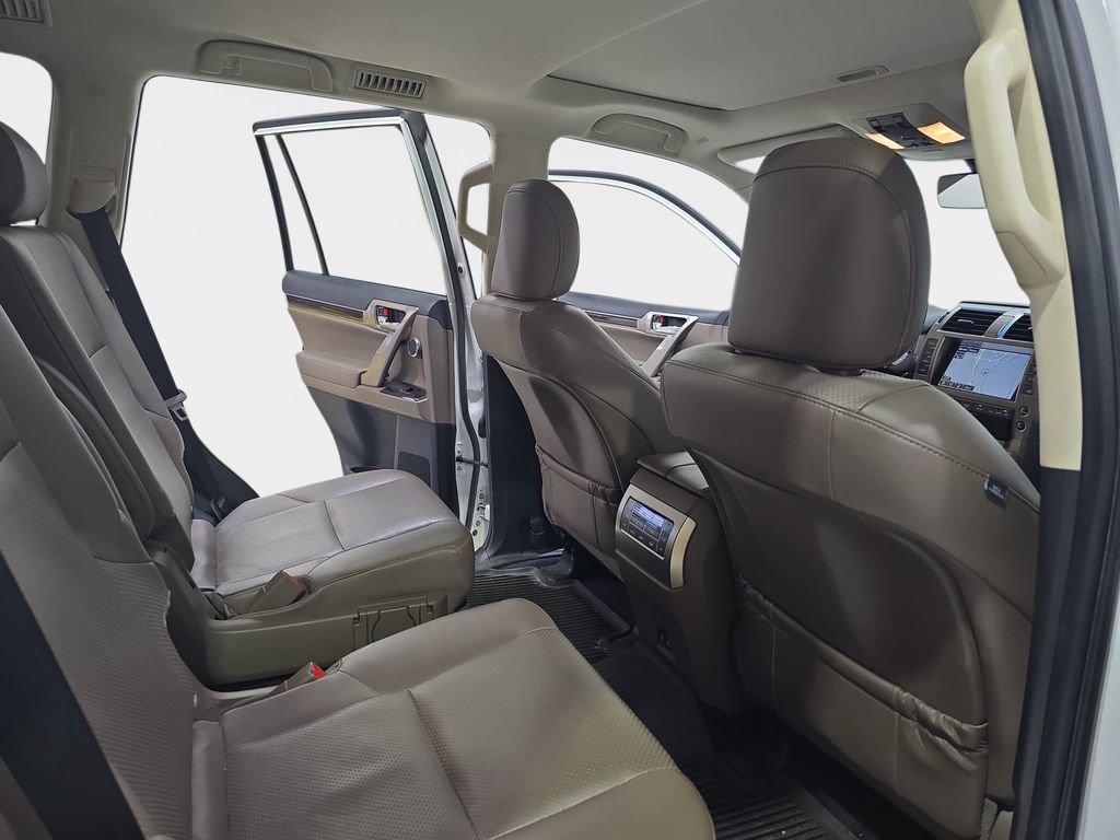 Used 2021 Lexus GX 460 Luxury w/ Sport Design Package AWD/4WD image 13