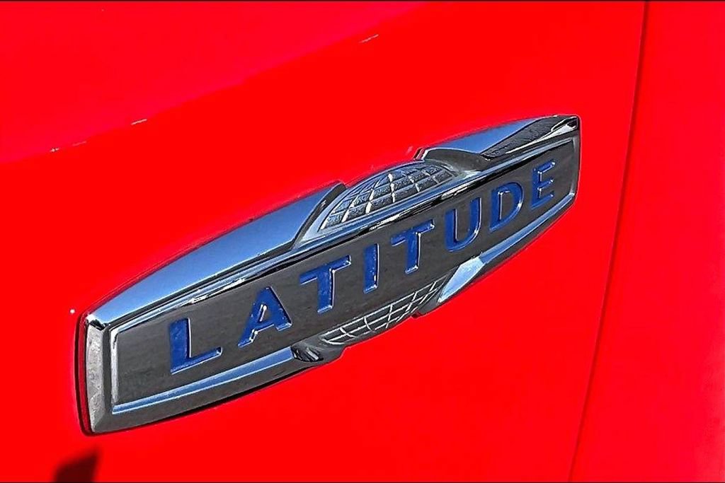 Used 2017 Jeep Renegade Latitude w/ Cold Weather Group AWD/4WD image 33