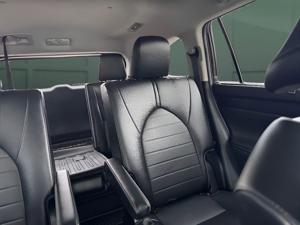 Used 2021 Toyota Highlander XLE image 22