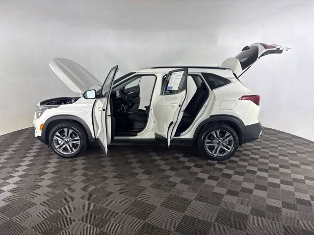 Used 2023 Kia Seltos S AWD/4WD image 11
