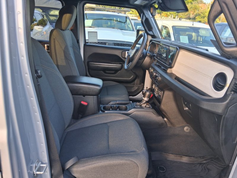 Used 2024 Jeep Wrangler Unlimited AWD/4WD image 10