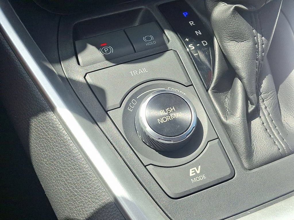 Certified 2021 Toyota RAV4 XLE w/ Convenience Package AWD/4WD image 28