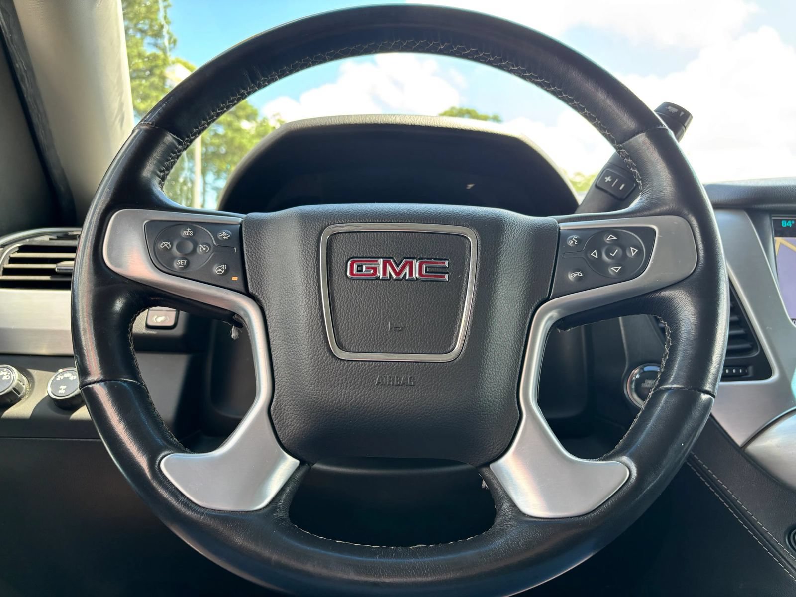 Used 2019 GMC Yukon XL SLT AWD/4WD image 39