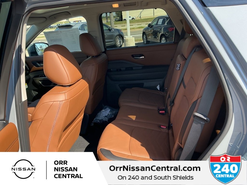 New 2025 Nissan Pathfinder Platinum w/ Cargo Package image 13