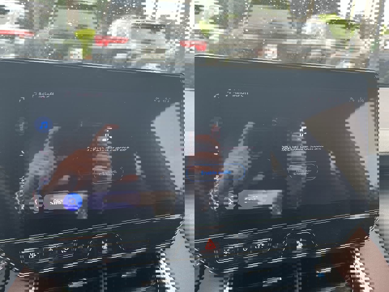 Used 2024 Toyota Venza XLE AWD/4WD image 23