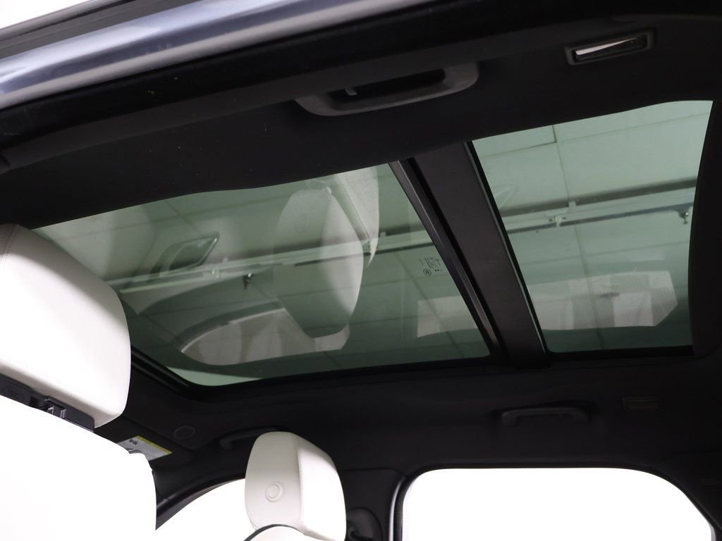 Used 2023 Land Rover Range Rover Velar R-Dynamic S image 25