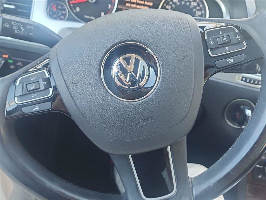 Used 2016 Volkswagen Touareg VR6 AWD/4WD image 34