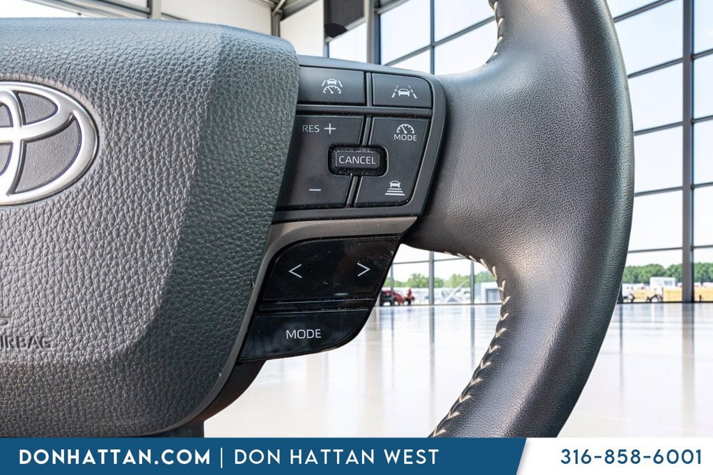 Used 2025 Toyota Camry SE FWD image 10