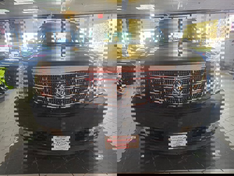 Used 2009 Cadillac Escalade EXT image 2