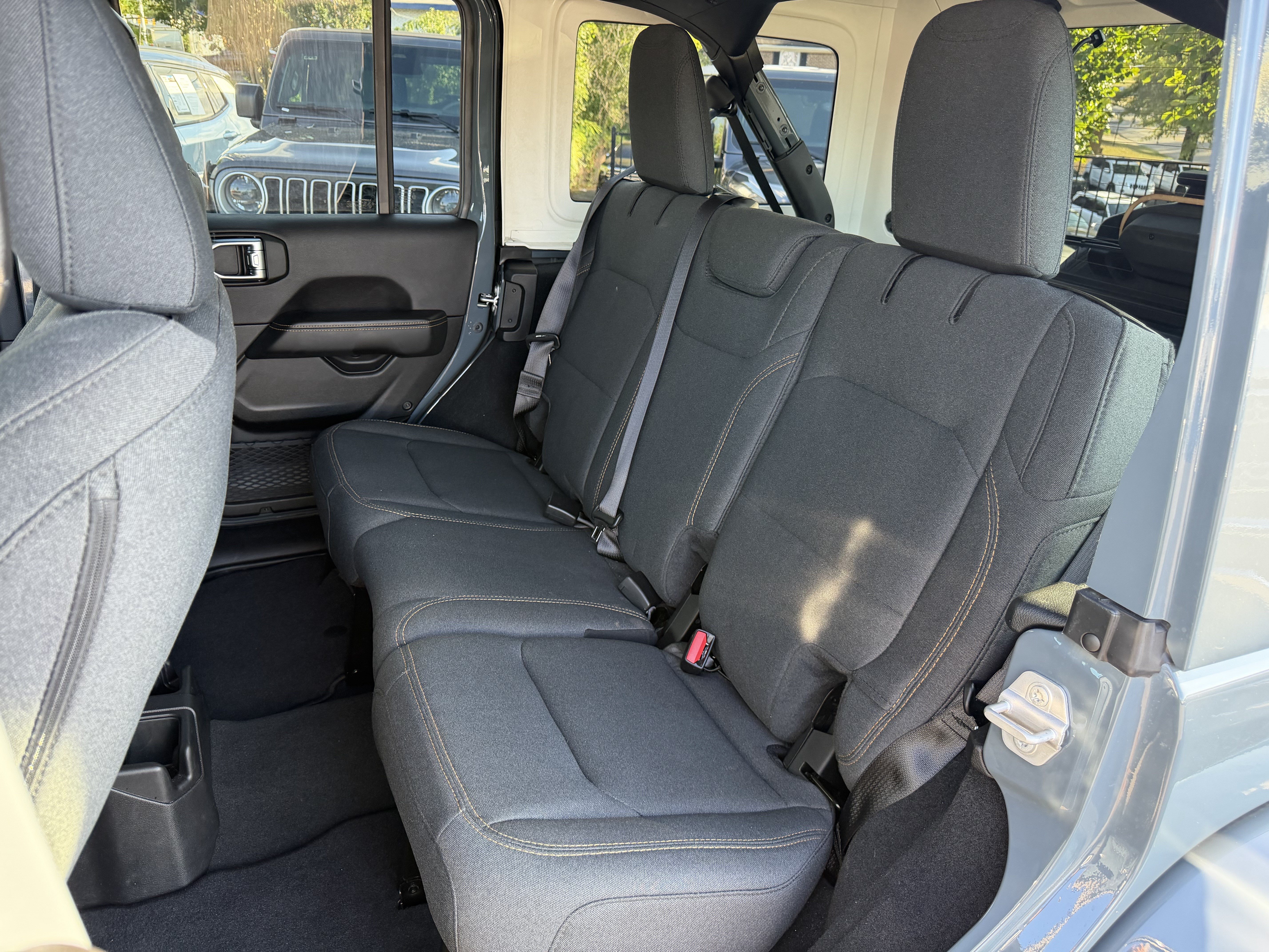 Used 2026 Jeep Wrangler Unlimited Sahara AWD/4WD image 32