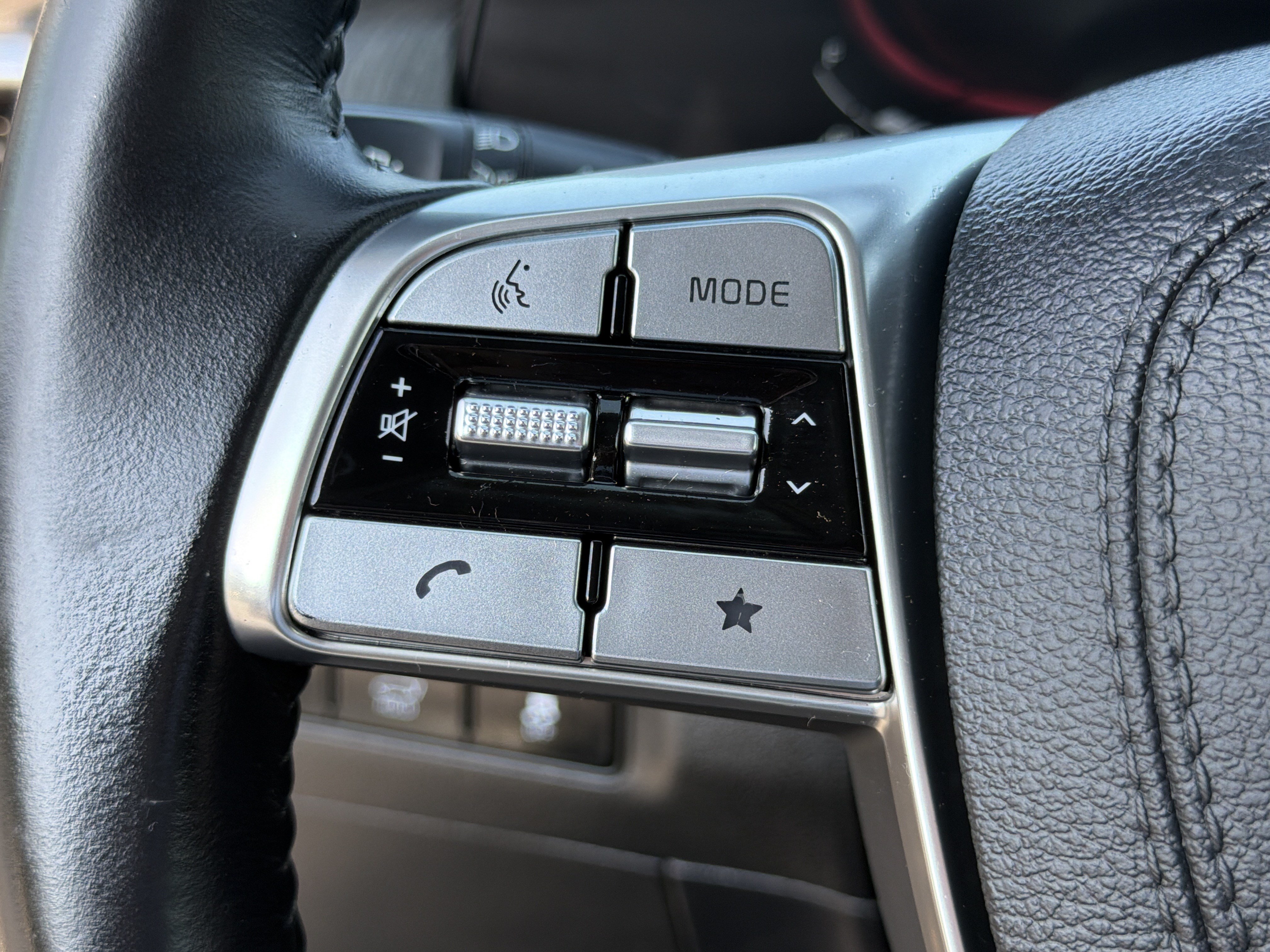 Used 2023 Kia Telluride EX w/ EX Captain's Chair Package FWD image 23