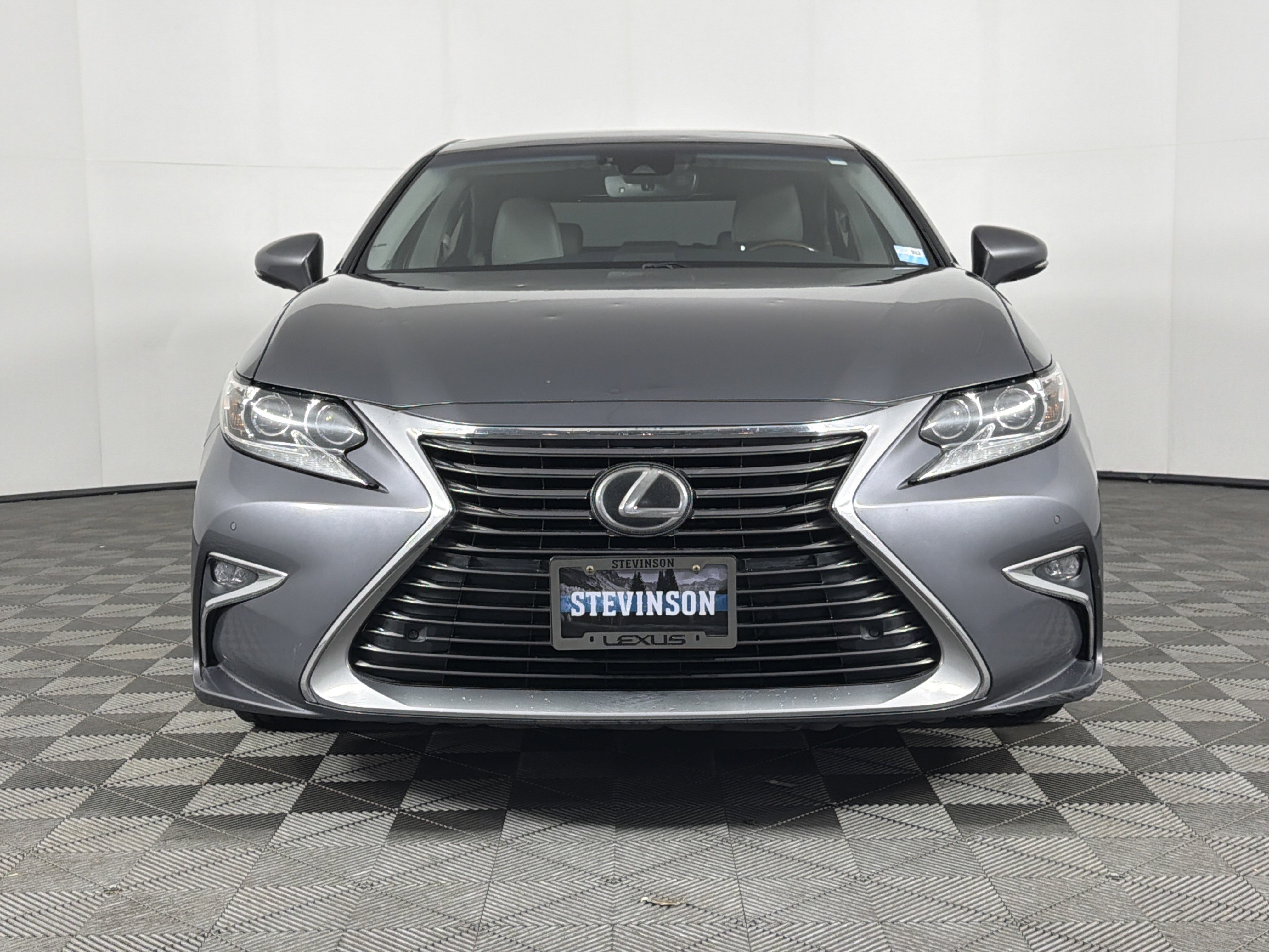Used 2018 Lexus ES 350 w/ Luxury Package w/Wood Trim image 2