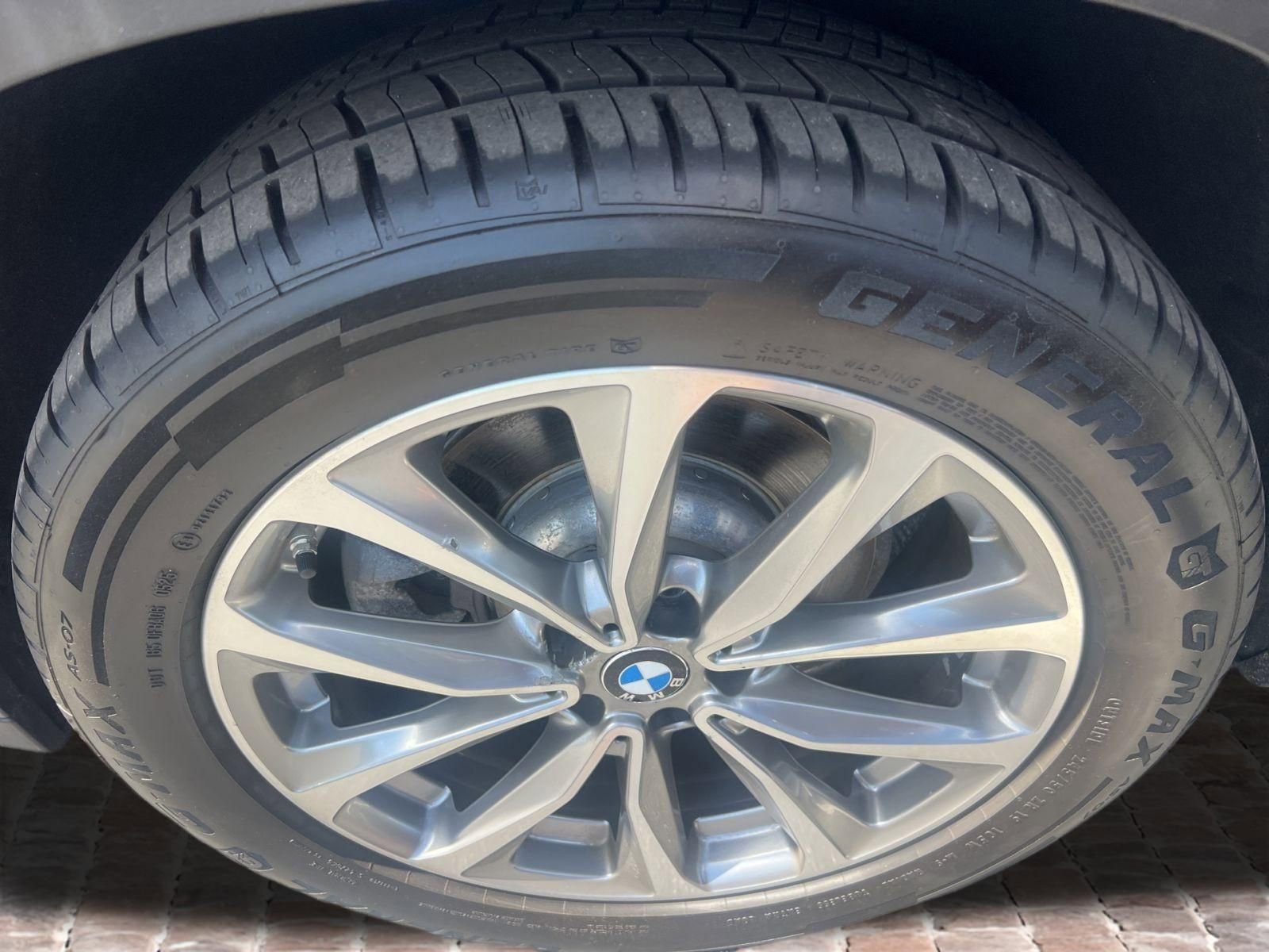 Used 2019 BMW X4 xDrive30i w/ Driving Assistance Package image 21