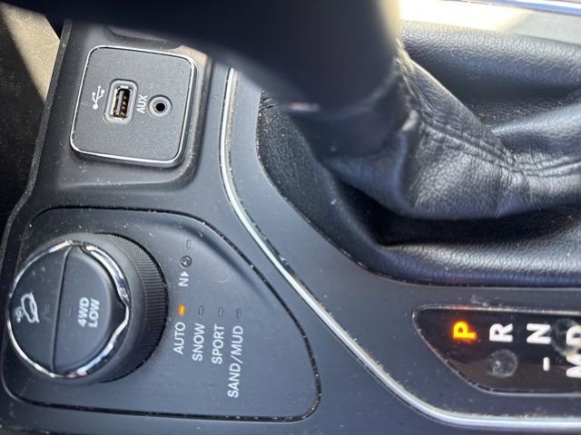 Used 2019 Jeep Cherokee Latitude Plus w/ Comfort/Convenience Group image 13