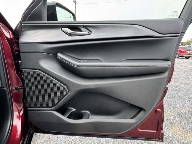 New 2025 Jeep Grand Cherokee Altitude image 13