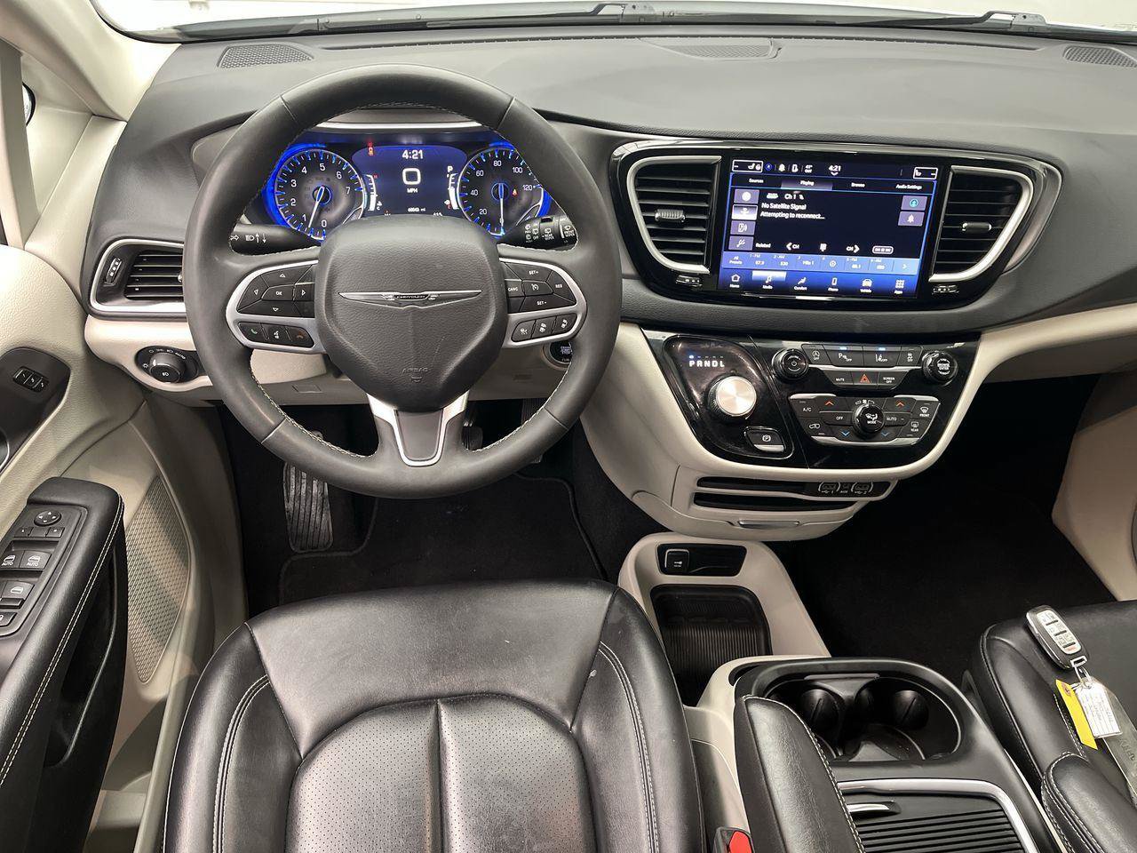 Used 2024 Chrysler Pacifica Touring-L FWD image 13