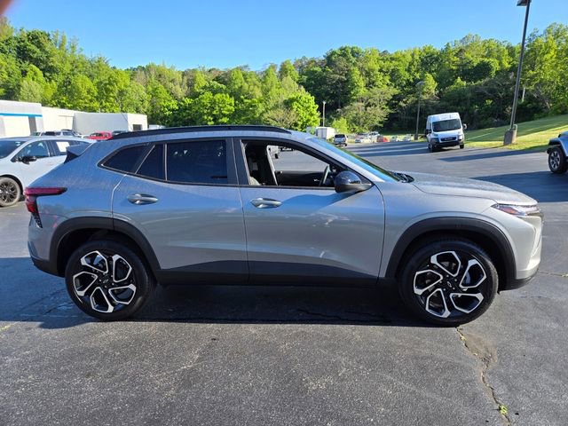 Used 2025 Chevrolet Trax RS w/ Driver Confidence Package FWD image 8