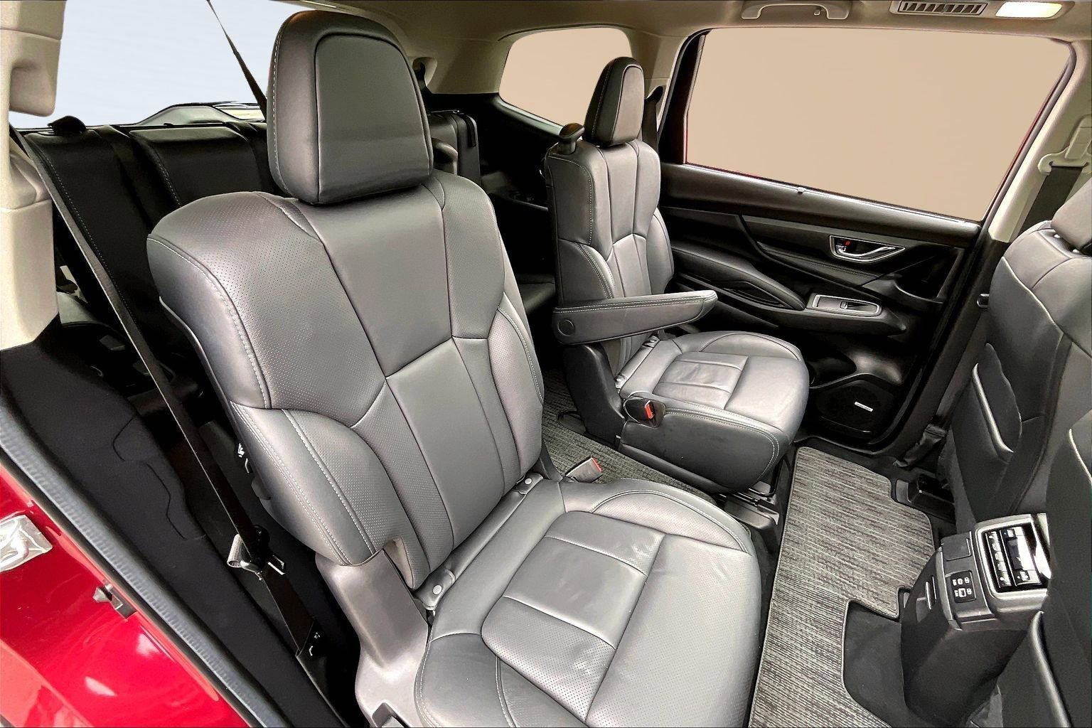 Used 2024 Subaru Ascent Limited w/ Technology Package image 28