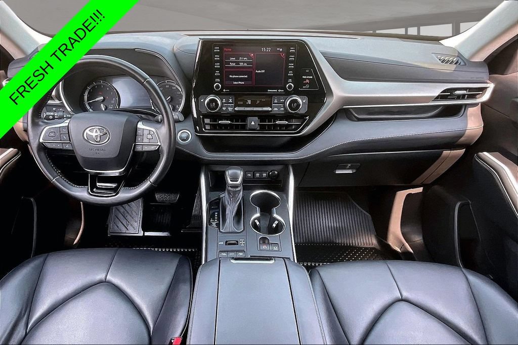 Used 2021 Toyota Highlander XLE AWD/4WD image 7