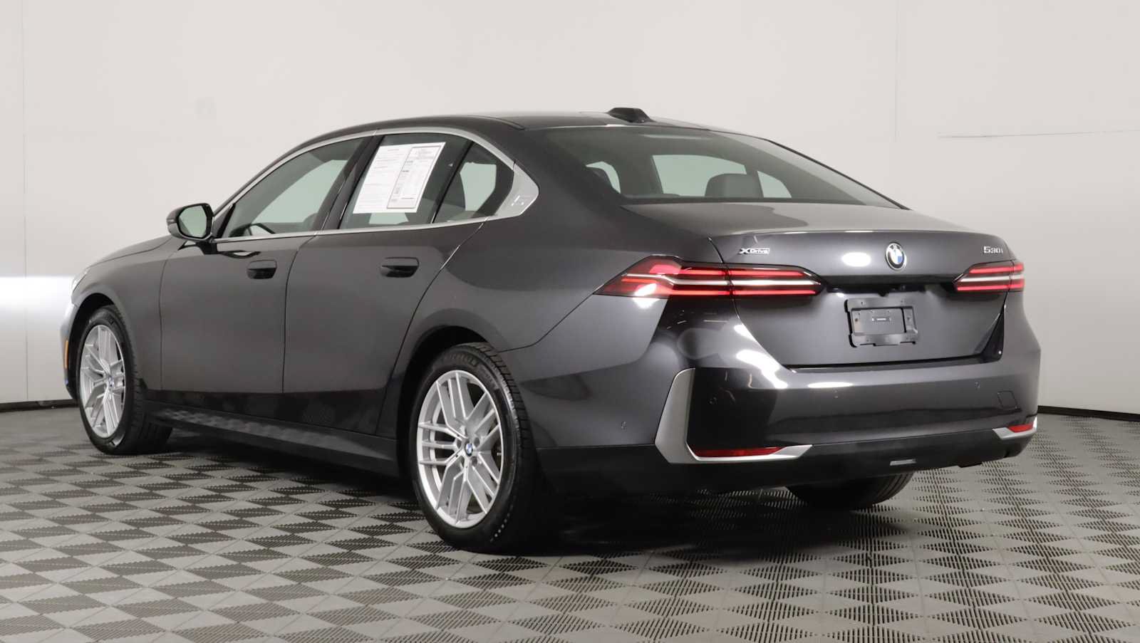 Used 2024 BMW 530i xDrive w/ Premium Package AWD/4WD image 4