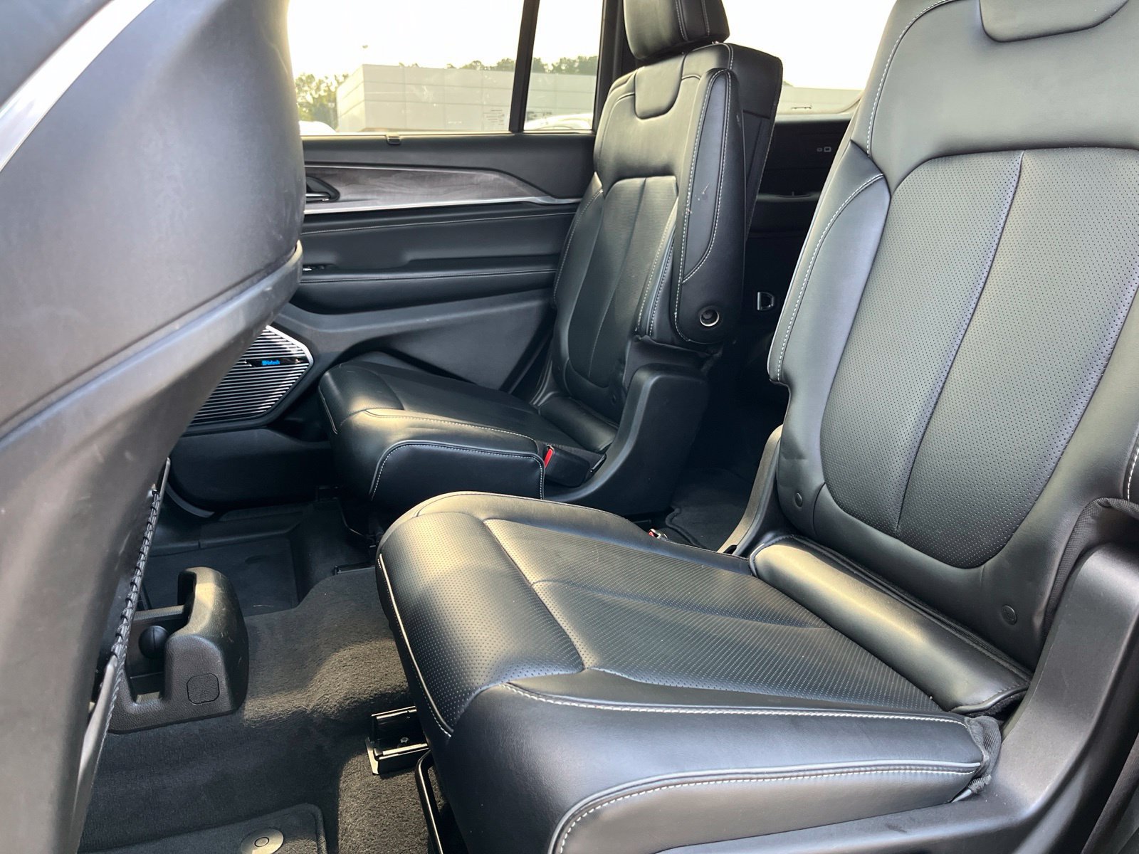 Used 2021 Jeep Grand Cherokee L Overland w/ Luxury Tech Group IV AWD/4WD image 12