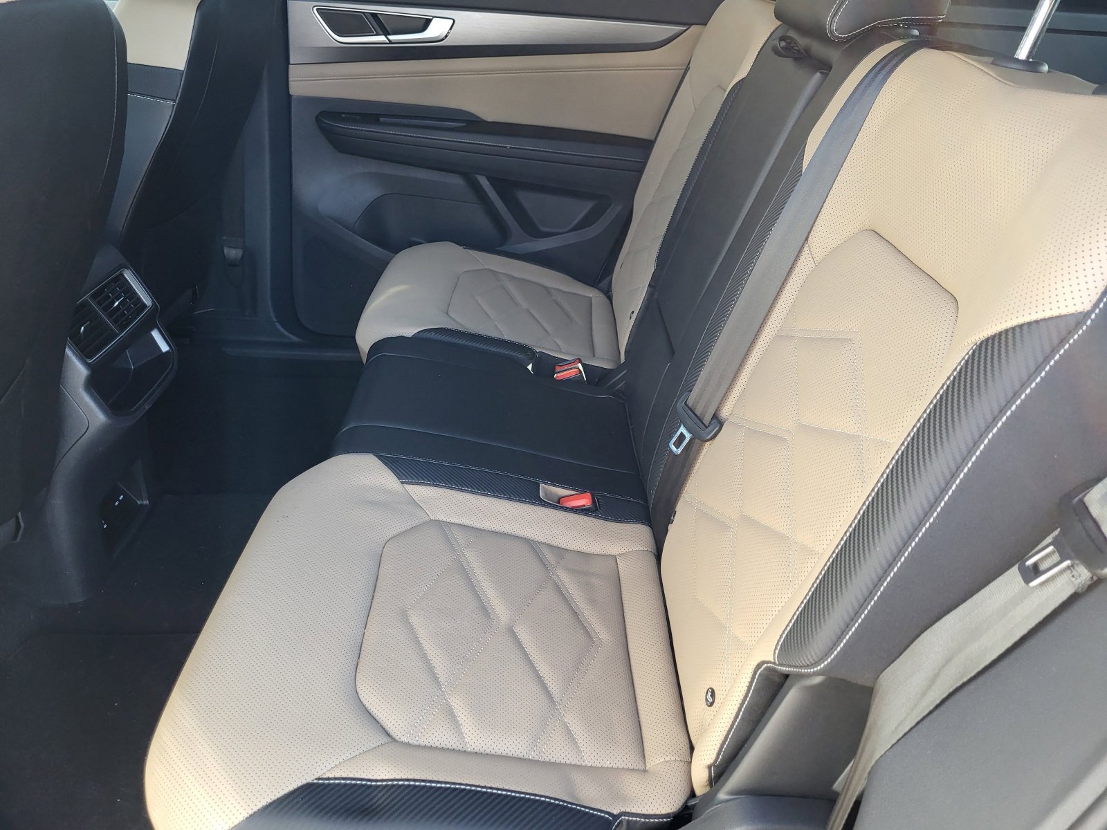 Used 2024 Volkswagen Atlas Cross Sport SE image 17