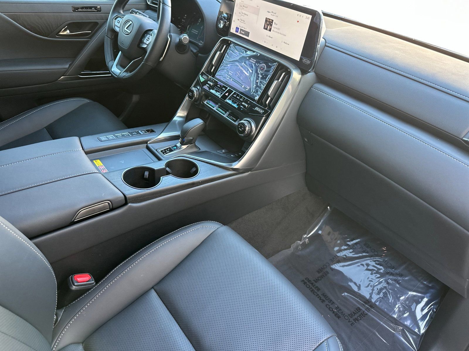 Used 2026 Lexus LX 700h Luxury image 20