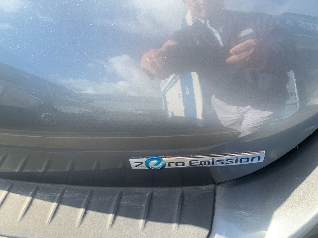 Used 2015 Nissan Leaf SL w/ Premium Package image 8